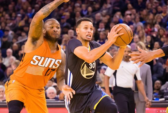 库里31分勇士轻松取胜