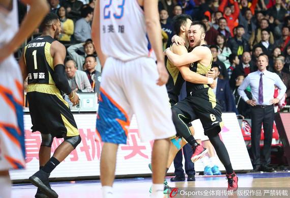 第四节最后1.6秒，睢冉用补篮把比赛拖入加时赛