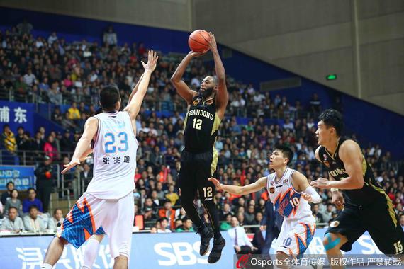 普莱斯首秀就贡献了41分6助攻5抢断的数据