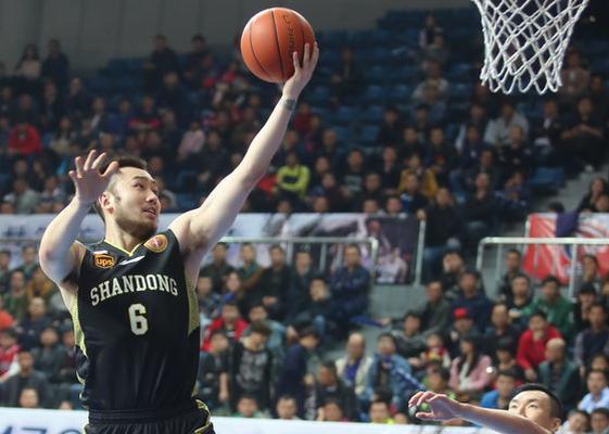 山东队客场战胜了福建