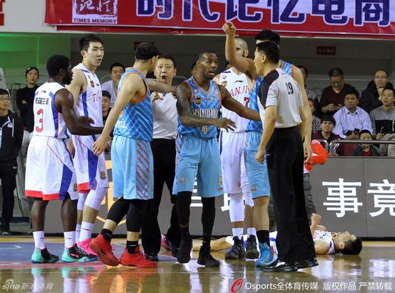 西热力江与张骥发生冲突