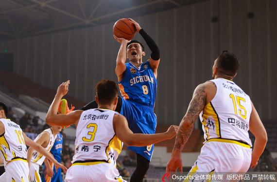 北控主场战胜了四川