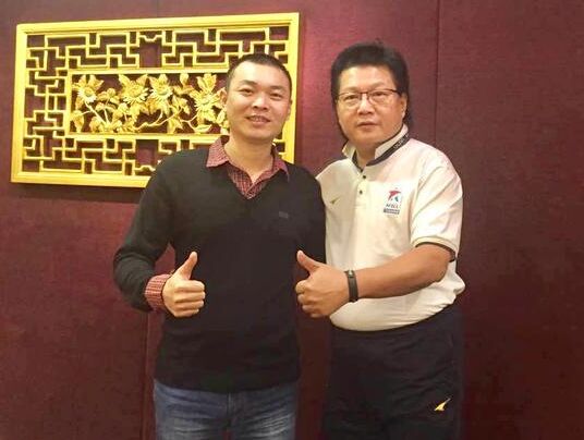 广东民促会秘书长王军与梅州强兴足协会长李志强