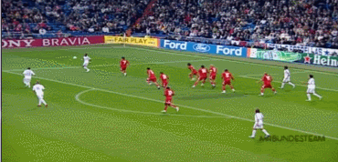 罗比尼奥也经常犯罪式地晃没后卫