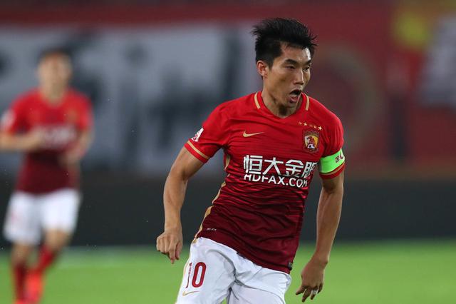 细数郑智加盟广州恒大以来,几乎是拿奖拿到手软,中甲冠军1座,中超冠军