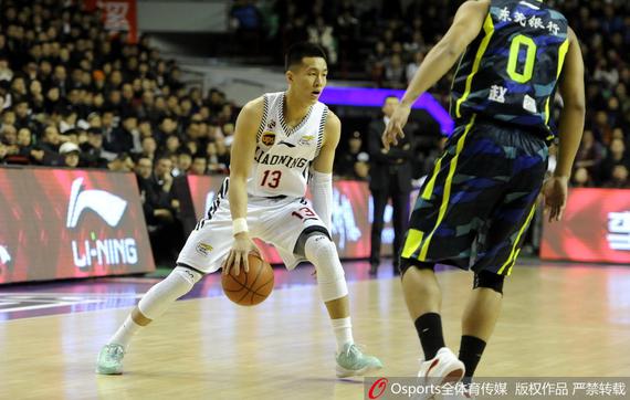 郭艾伦今晚跨过3000分里程碑