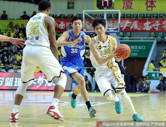 广厦队主场力克青岛