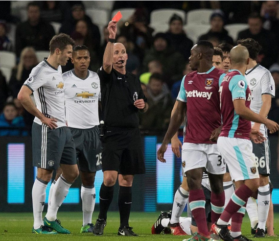 裁判罚下费古利