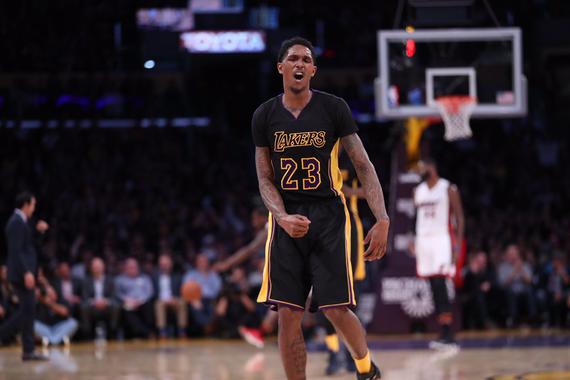 路威末节发威湖人取胜