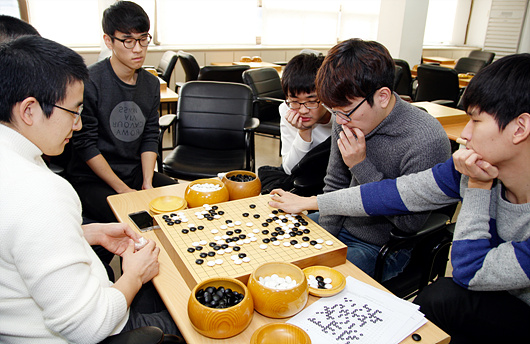 韩国棋手集体研究新版AlphaGo