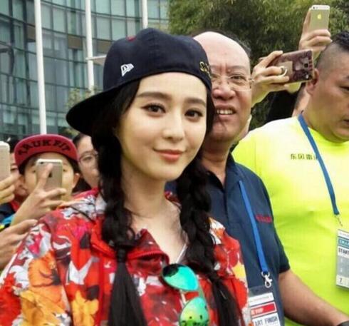 范冰冰在武汉马拉松的现场