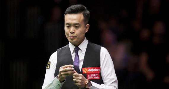 日,在当天的首场比赛中中国香港名将傅家俊与贾德-特鲁姆普战满11局