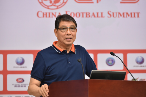 徐根宝指导作为主旨演讲嘉宾参与2016中国足球高峰论坛