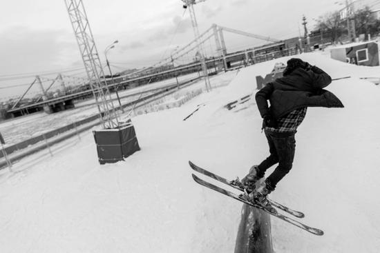 思考：崇礼雪场三天死两人，“冰雪经济”热潮受拷问。