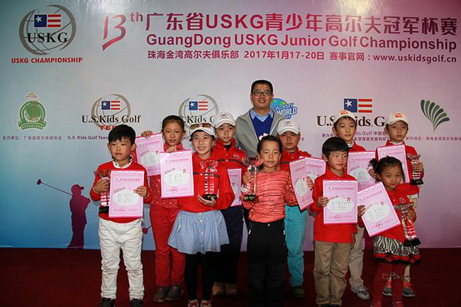 颁奖仪式小选手合影(前排中为刘宇婕)