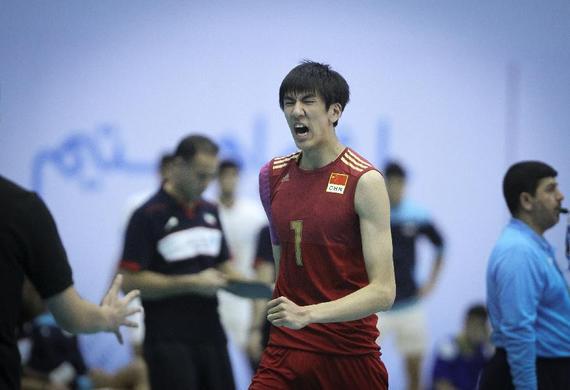 上海男排副攻张哲嘉表现惊艳