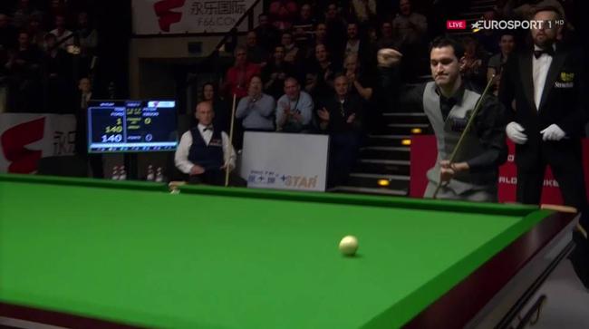 汤姆-福特庆祝打出生涯第3杆147