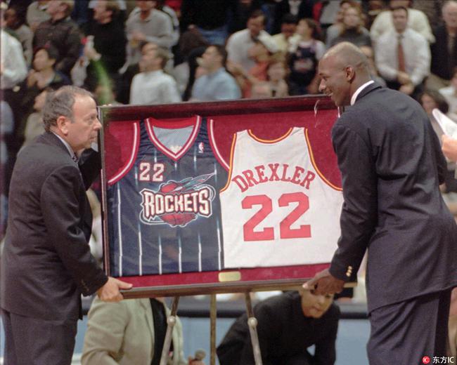 姚明身前有哪5位大神退役了球衣？