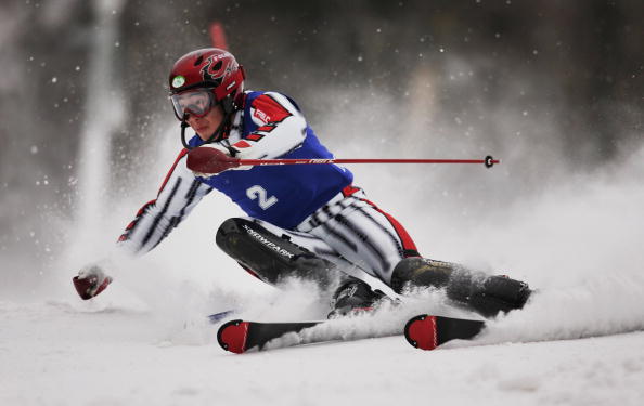 图为2007年亚冬会高山滑雪精彩瞬间