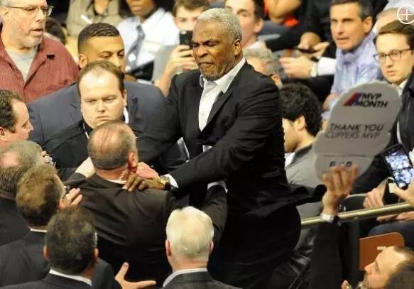 又一出大丑闻！