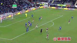 库尔图瓦解围送球上看台顶棚