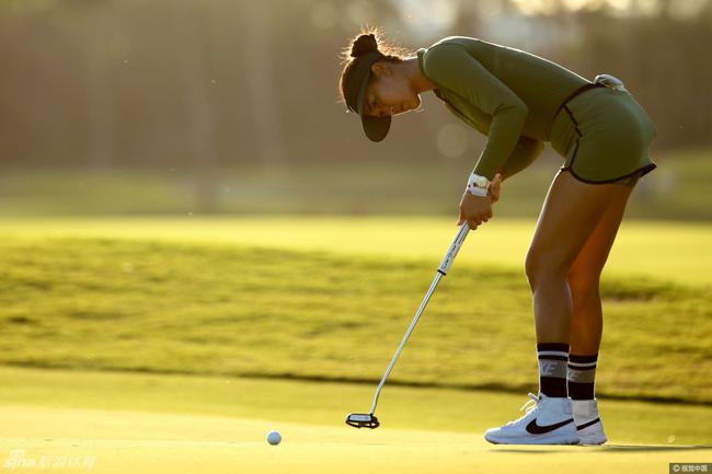 魏圣美的“桌面式”推杆姿势