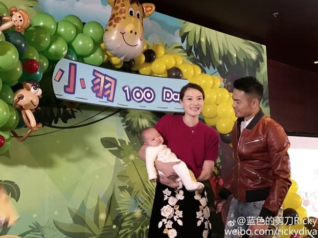 林丹谢杏芳为儿子庆祝百日