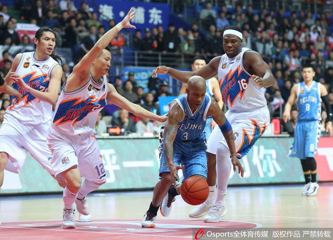 马布里突破重重防守