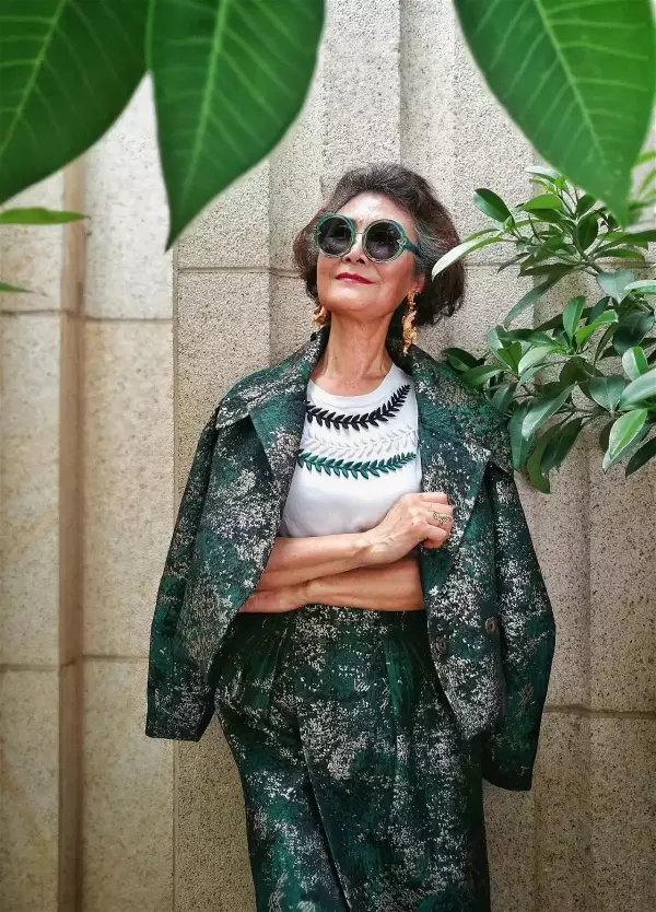 惊艳73岁老奶奶骑马走西藏风韵犹存魅力无限