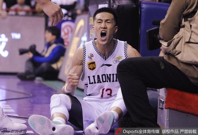 郭艾伦怒吼宣泄