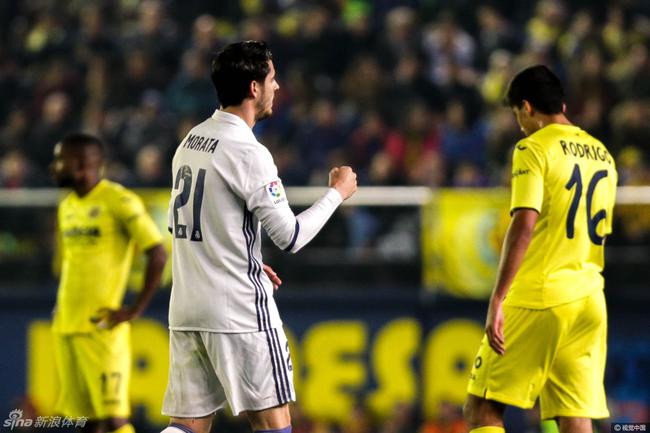 莫拉塔庆祝进球