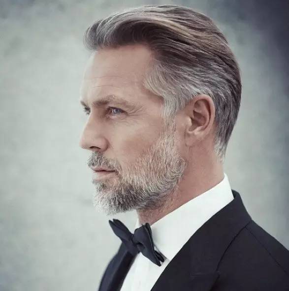 自己六块腹肌算什么他帮72岁的老爸练成最帅男模