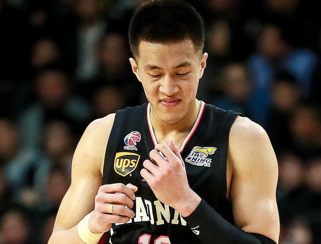 郭艾伦一次次用突破重创广厦