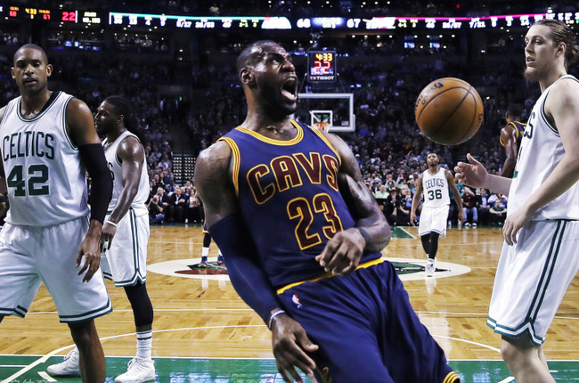 詹姆斯三双球队惜败