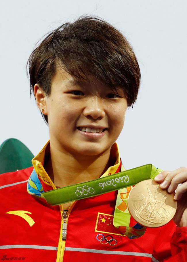 施廷懋 微博 : 有坚守!四届奥运拿五枚金牌 绿叶吴敏霞终成红花_中国军团_新浪竞技风暴_新浪网 : 这是一个创建于 1292 天前的主题，其中的信息可能已经有所发展或是发生改变。 本人小硕， 想用最近比较热的大数据呀语义分析写个论文混毕业。 略懂计算机皮毛， 自己扒微博历史数据这个对我来说操作性太强。 有没有程序员有相关数据可以提供？