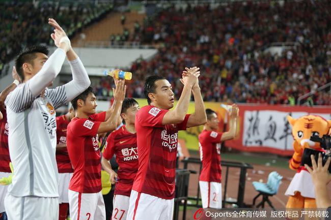 恒大球员致谢球迷