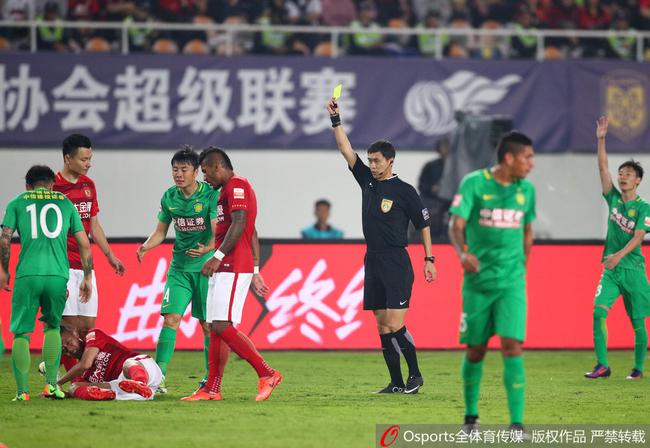 黑晓虎本轮比赛有众多争议判罚