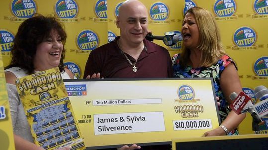 电梯工人刮中1000万巨奖