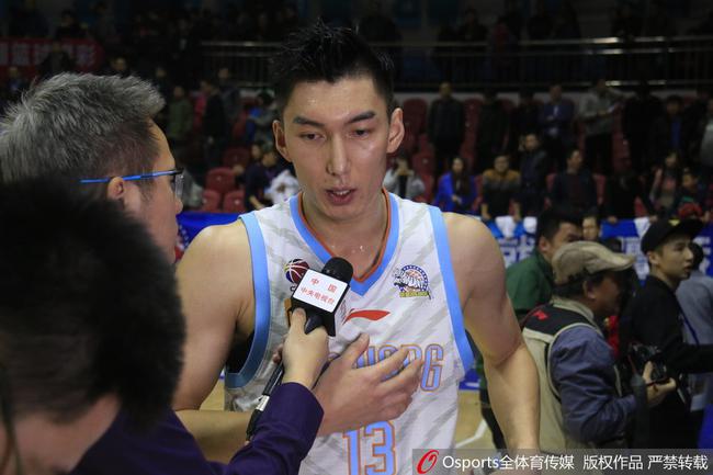 可兰白克接受采访