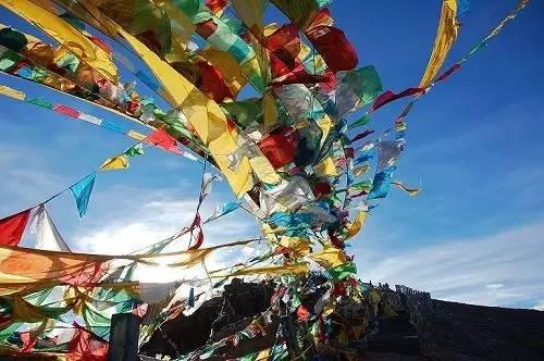 青藏川的"风马"传说:升起风马 吉祥降临