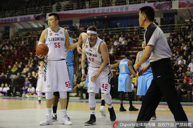 兰多夫带着各种伤病坚持了一个赛季