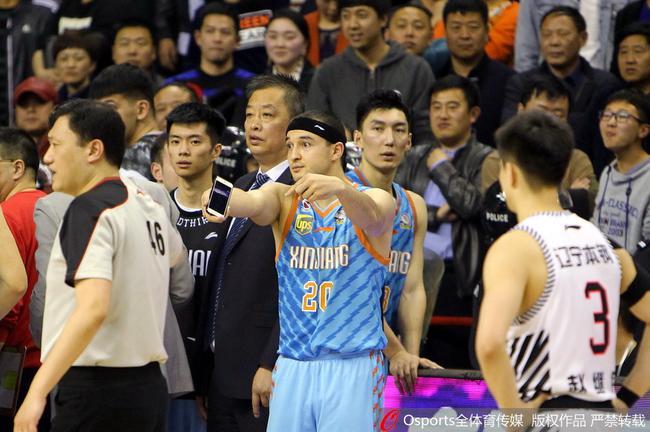 西热力江又一次卷入争议