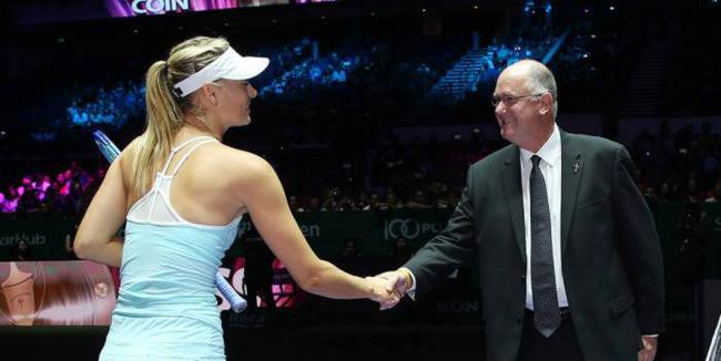 莎娃与WTA主席西蒙