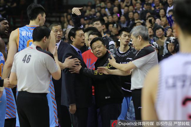 上一场比赛记录台引发争议