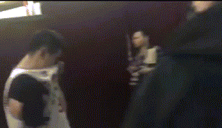 赵继伟低头退场