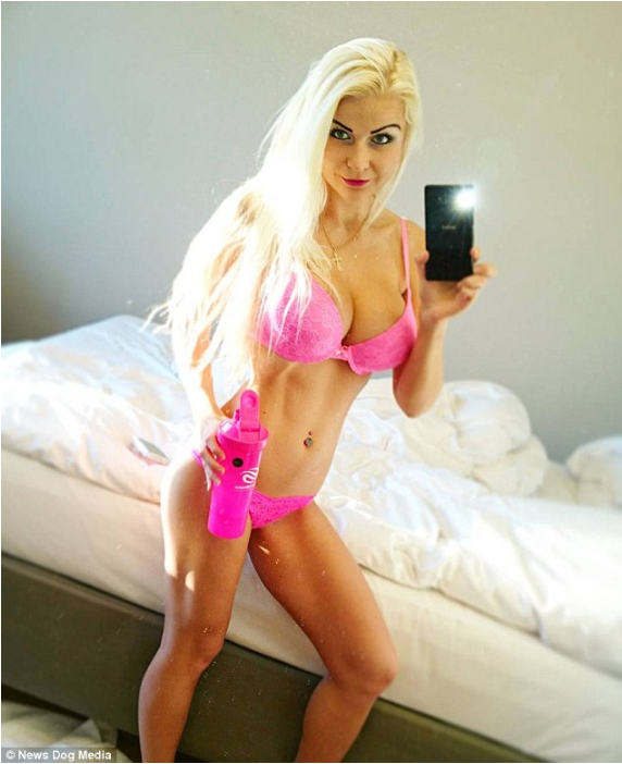 她曾经是一个暴饮暴食的胖女人，体重一度达到180磅。