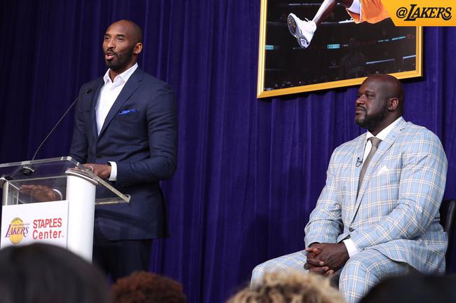 科比出席奥尼尔雕像揭幕