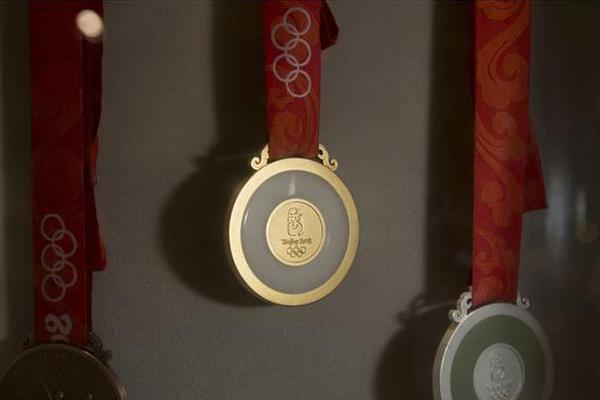 金镶玉历史上的今天:2007年3月27日,2008年北京奥运会奖牌式样发布.