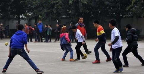 留守儿童的足球