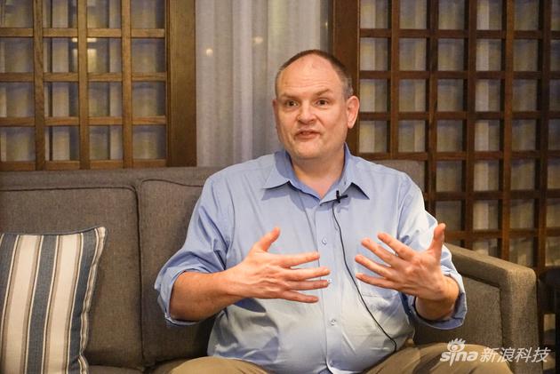 卡内基·梅隆大学计算机科学学院院长安德鲁·摩尔接受采访